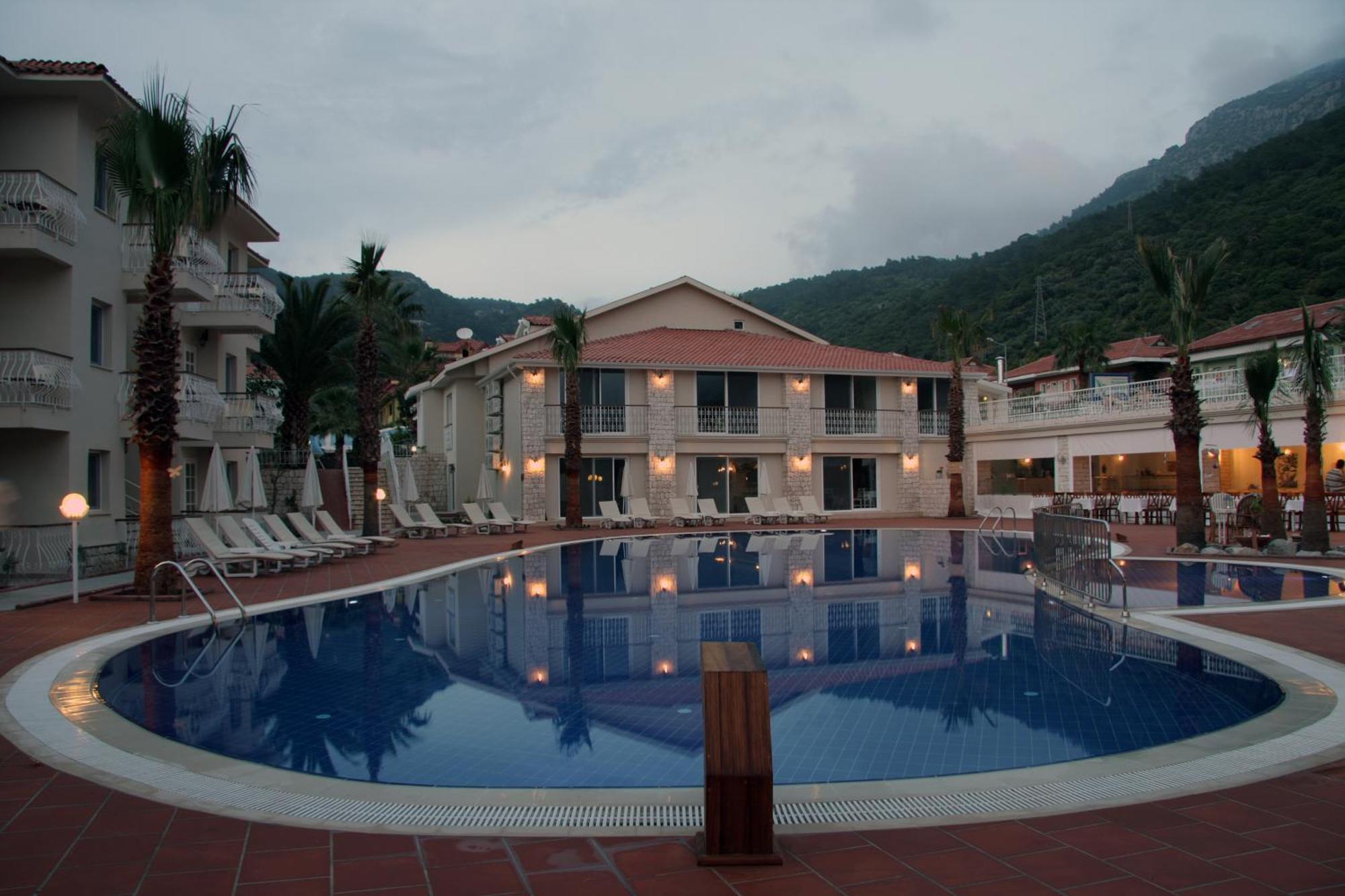 The Blue Lagoon Deluxe Hotel โอลลุนเดนิซ ภายนอก รูปภาพ